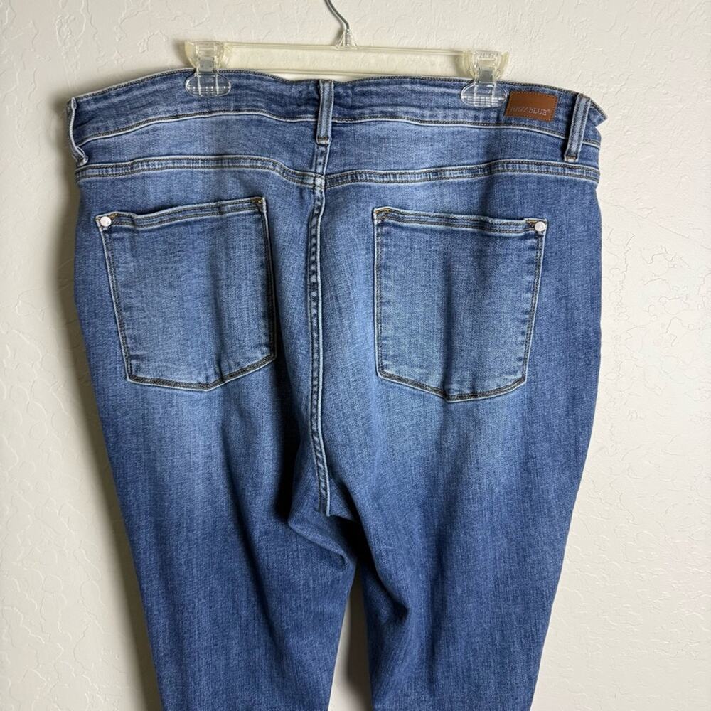 Judy Blue Mid Rise Pocket Tooling Knee Destroy Bootcut Jeans 22W JB82264MD-PL - Picture 7 of 16